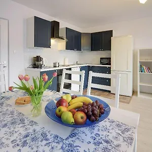 Granatowy Apartament